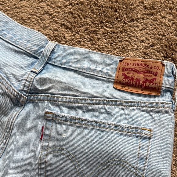 Levi’s Cut Off 501 Light Wash Denim Jean Shorts Jorts Button Fly 5” - Picture 5 of 8